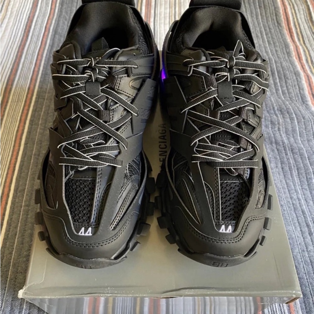 LED BALENCIAGA TRACKRUNNERS